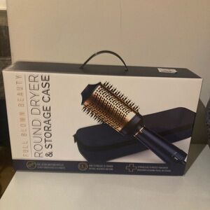 Hairdryer and brush in one